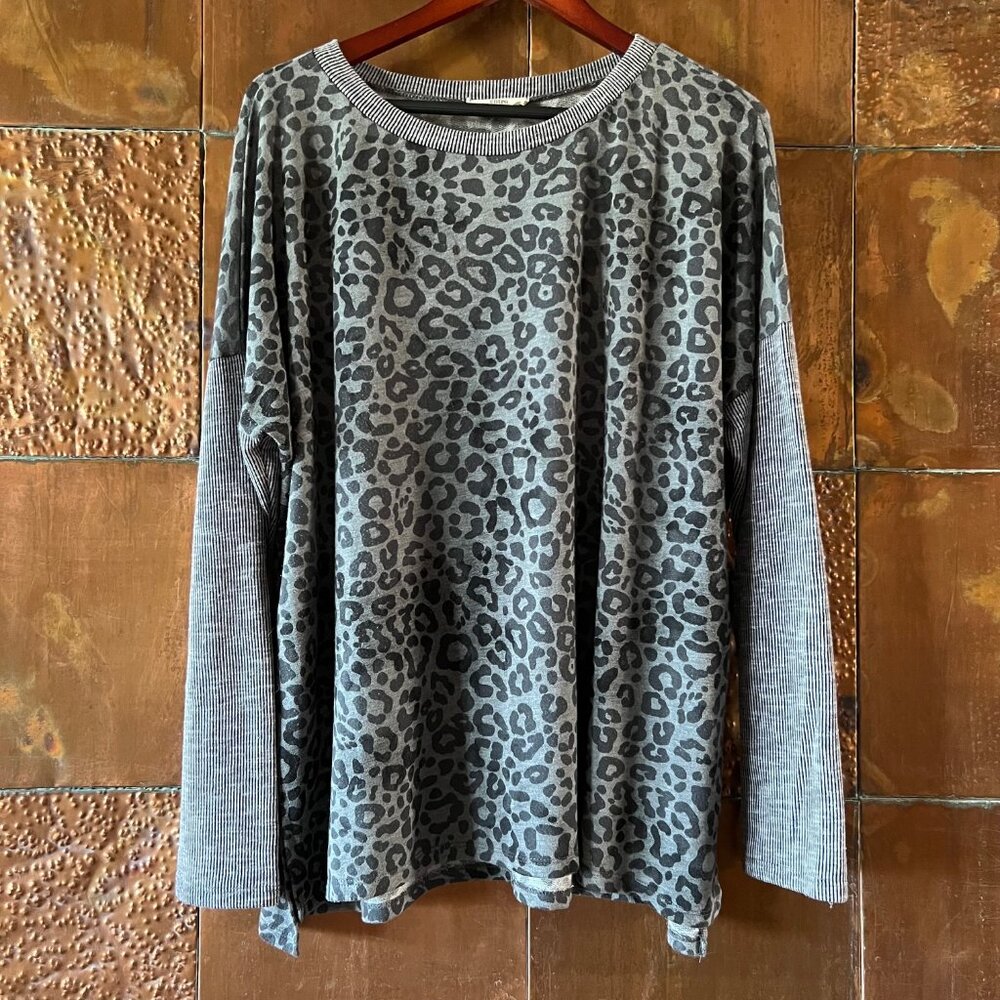 Entro Brand Long-sleeved Top * Grey Leopard Print * XL